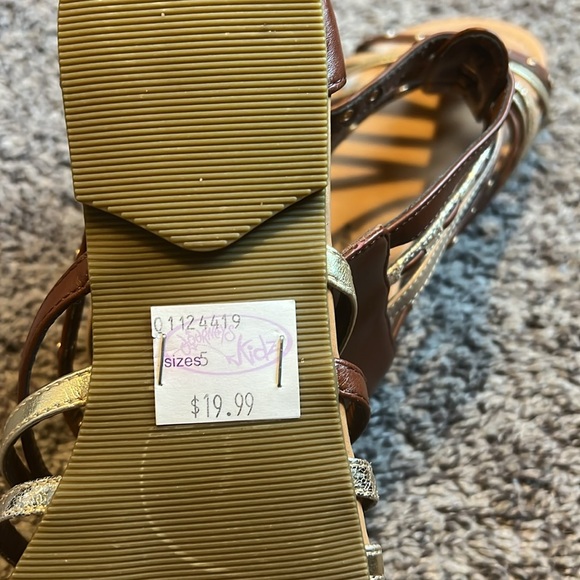 Women’s sandals size 5 - Picture 4 of 4